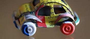 coche de juguete reciclado