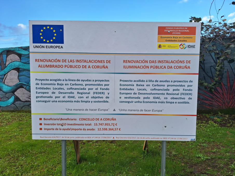 Cartel informativo con importe de axudas recibidas