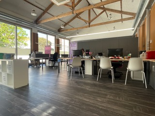 Foto da oficina de Información Xuvenil da Nave 03 do Metrosidero.