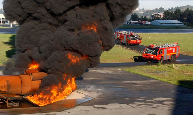 Imagen de simulación de un avión incendiado.