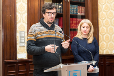 El concejal de Empleo, Alberto Lema, junto con Lidia Blanco, técnica de consumo de la OMIC