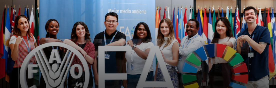 persoas de diferentes continentes detrás das letras FAO