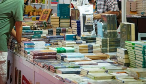 caseta en feira de libros