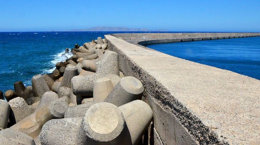 Rompeolas nun porto.