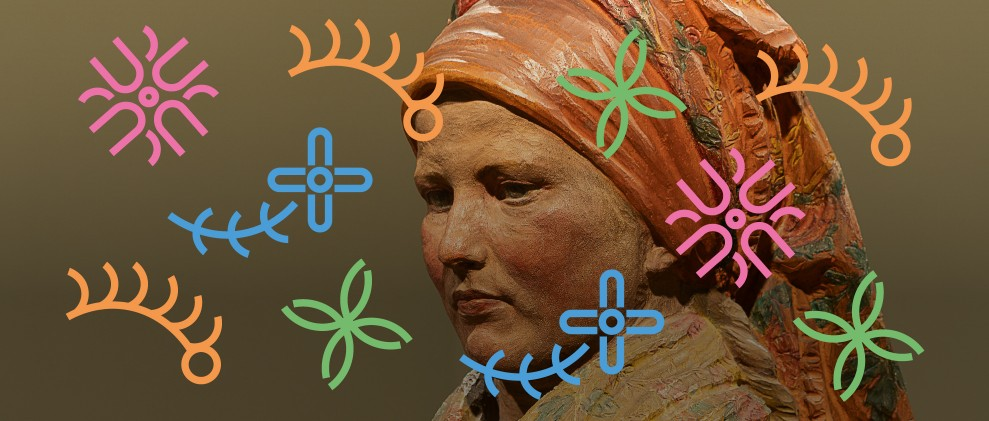 escultura de Asorey debaixo de debuxos do seu estilo