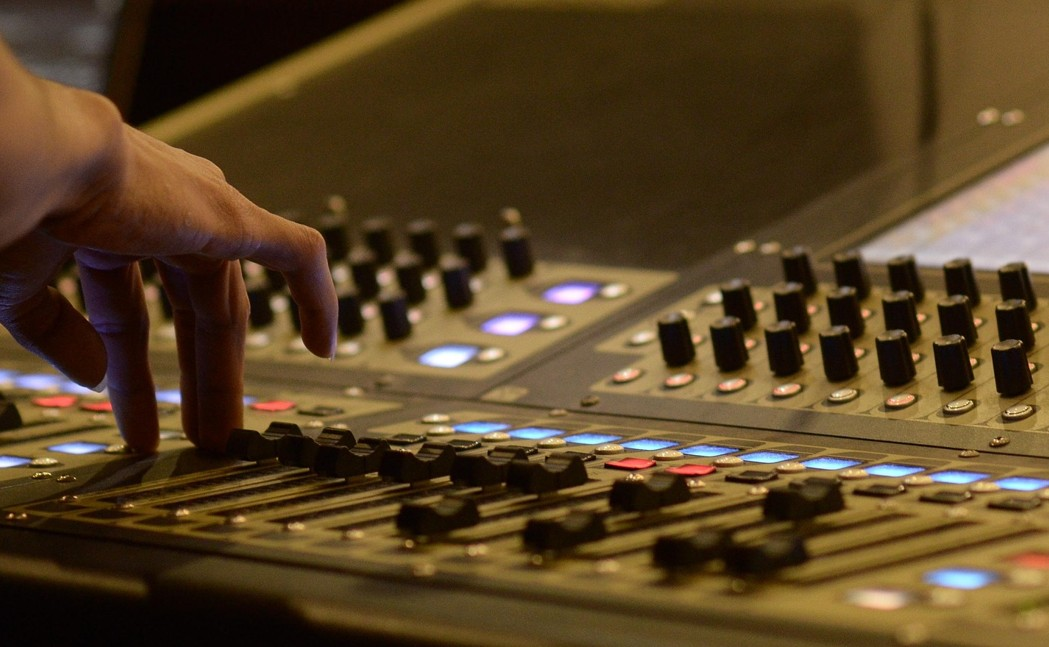 Mesa de mezcla de son.