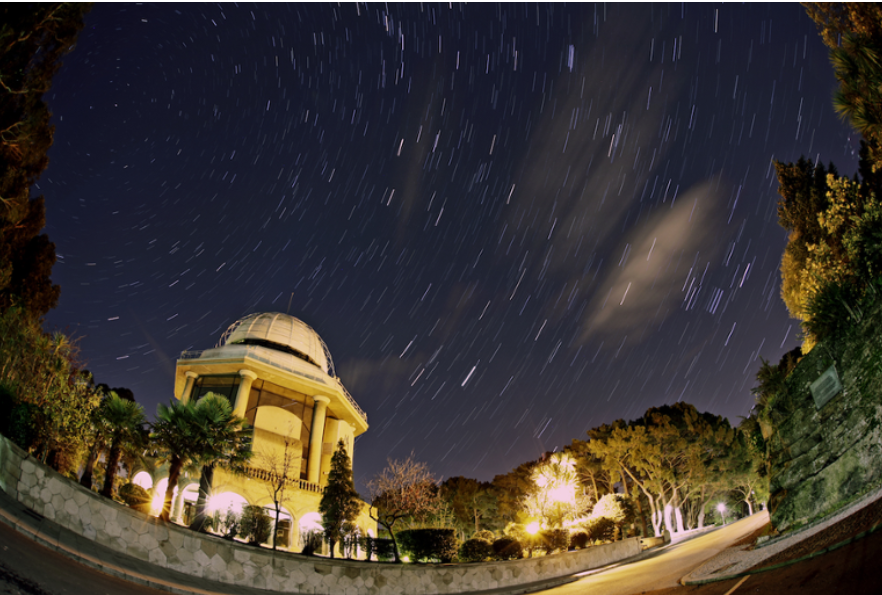 Fotografíado Planetario de noite.