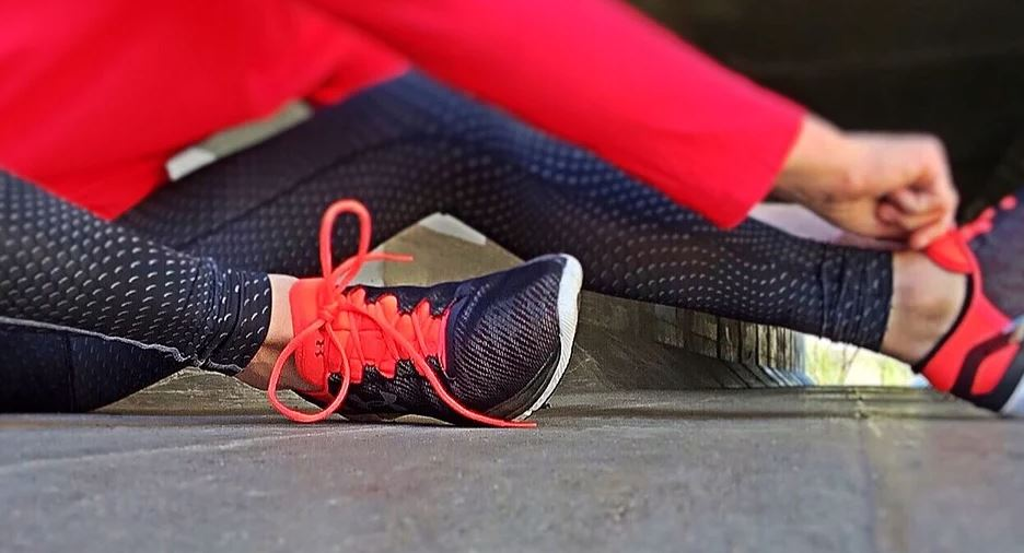 Persoa con roupa deportiva.