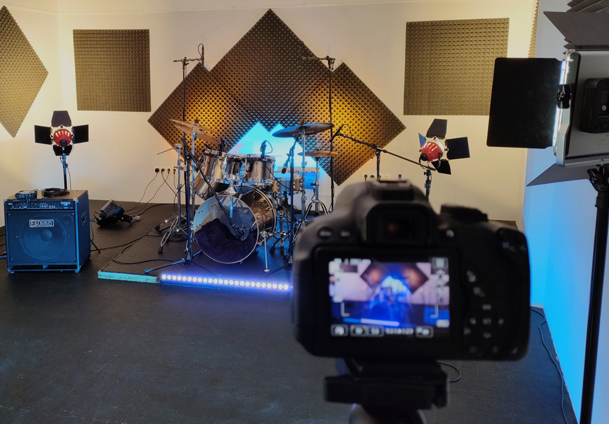 Sala con instrumentos dos Locais de Ensaio do Concello da Coruña