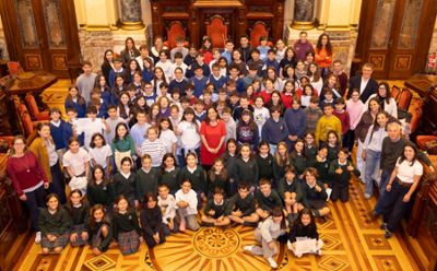 A alcaldesa, Inés Rey, entregou en abril as licenzas ao alumnado participante.