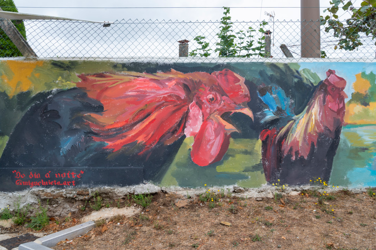 Parte do mural gañador na primeira edición de 2025. Dous galos