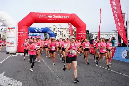 Mulleres participando na carreira.