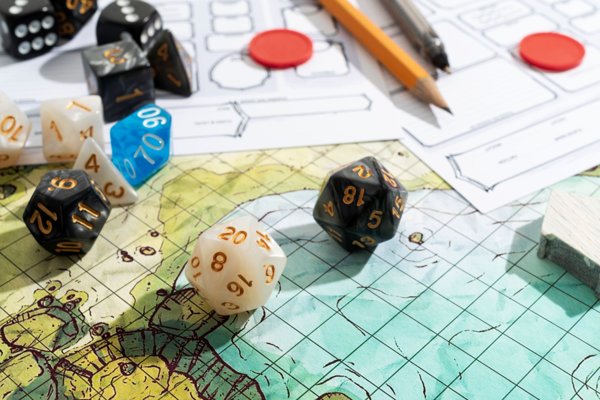tablero, ficha y dados de un juego de mesa
