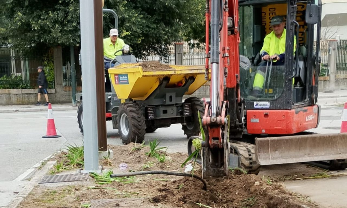Obras en marcha na rúa Curros Enríquez.