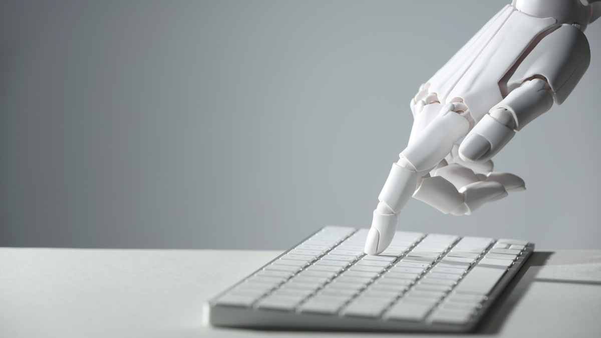 Infografía da man dun robot tocando un teclado dun computador,