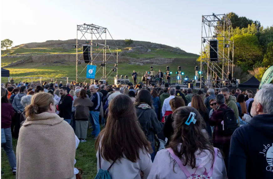Fotografía dun concerto no Castro de Elviña.